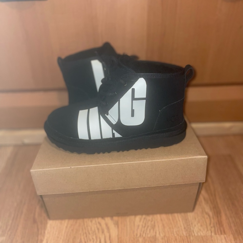 Neumel Uggs - Picture 2 of 7